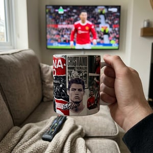 Caneca Cristiano Ronaldo The G.O.A.T - Estilo Colagem