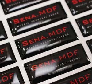 Adesivo resinado c/ alto-relevo