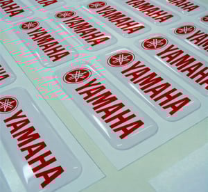 Adesivo resinado c/ alto-relevo