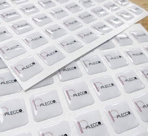 Adesivo resinado c/ alto-relevo