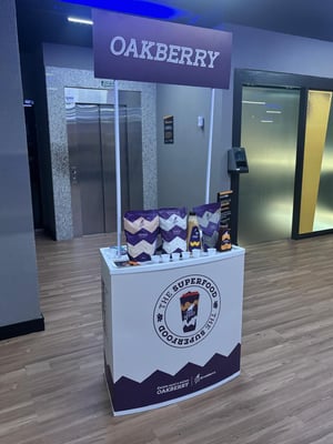 balcão degustação pvc  4/0 adesivo fosco case de transporte 