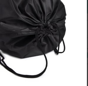 Mochila Sacola em Nylon 190D - Preta - 42X32Cm