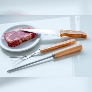 KIT CHURRASCO - Garfo, Faca e Chaira em Madeira - 3 Peças