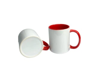 Caneca Branca de Cerâmica Interior e Alça Vermelha      