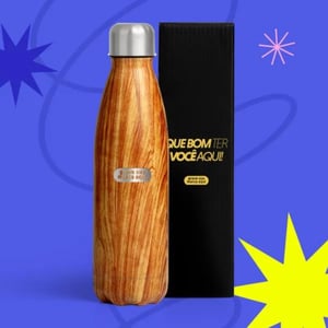 Garrafa Com Tampa em Aço Inox - Amadeirado - 750Ml      Pedido mínimo de 30 peças