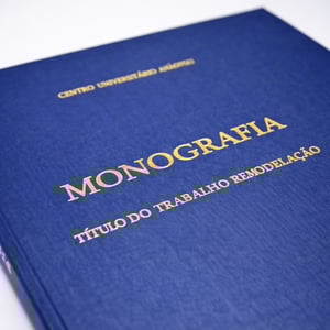 Encadernação Capa Dura Profissional para TCC, Monografia e Trabalhos Acadêmicos | PRODUÇÃO | 5 Dias Úteis Papelão 2.0 A4 Douração HotStamping Papel Percalux Costura e Lombada Quadrada | Gravação (somente texto) na Capa e Lombada 