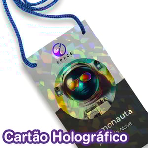 Credencial em Papel com Cordão |  Holográfico 300g | 10x15cm Cartão Holográfico 300g/m² 10x15cm 4x0 - Só Frente  2 Furos + Cordão de Nylon 