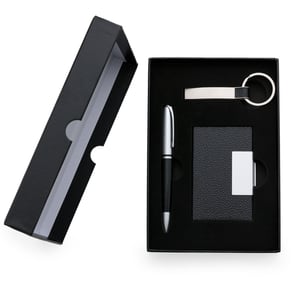 01988  Kit Executivo 3 Peças Contém: chaveiro metal fosco com detalhe emborrachado preto, porta cartão de couro sintético(verso metálico liso) com placa de metal e caneta metal fosca com detalhe emborrachado preto     *Mínimo 30 peças*