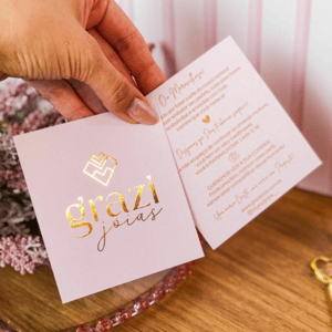 Cartão Postal 9x15cm Couchê 300g Laminação Fosca + UV Localizado + Hot Stamping (4x0)