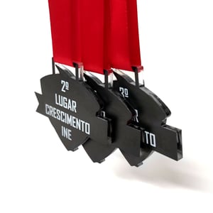 Medalha em acrílico com corte especial