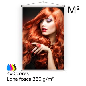 Banner impresso em lona fosca Lona 380 g/m² M² personalizado 4x0 cores (colorido frente e verso sem impressão) Fosco Refile manual, bastão de madeira nas extremidades, bolsa em solda eletrônica, ponteiras plástica e estirante para pendurar Sem opção de extras