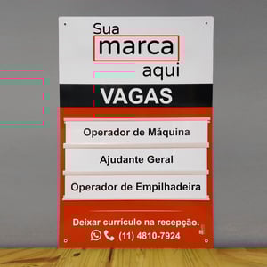 Placa admite-se vagas em aberto 40x60 cm com 3 cargos Chapa plástica ou galvanizada 40x60 cm 4x0 cores (impressão colorida de um lado) Vinill adesivo impresso com tinta solvente Verniz de proteção Placas de cargos adicionais