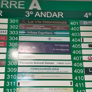 Placa para painel de elevador do Trindade Shopping Placa PS 1mm 40x4cm Preto  Corte reto 