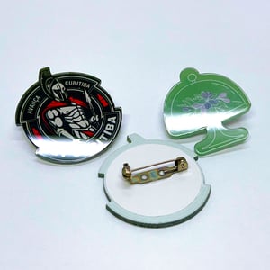 Bottons em acrílico com corte especial      