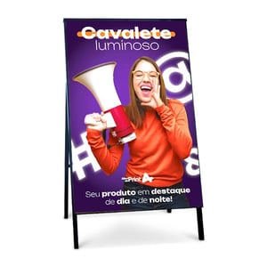 Cavalete Luminoso Estrutura em metalon; Tela de vidro temperado e alumínio; Iluminação LED. Mídia 60x90cm. Estrutura: 60x102cm Incluso 02 impressões em Filme Backlight.   Unilateral, acompanha fonte.
