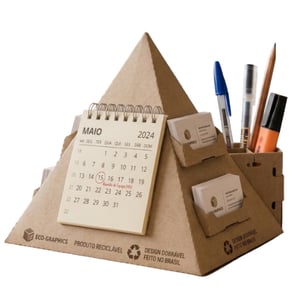 Calendário de Mesa Pirâmide (3 em 1) Papelão Micro-ondulado (Onda E) 400g 2mm 4x4 - Papelão  furação para Wire-o e faca especial para corte e vinco dos nichos 