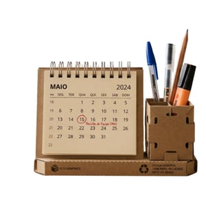 Calendário de Mesa Porta-Caneta Papelão Micro-ondulado (Onda E) 400g 2mm 4x4 - Papelão  furação para Wire-o e faca especial para corte e vinco dos nichos 
