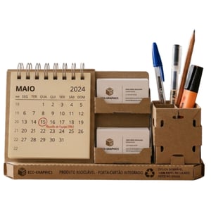 Calendário de Mesa Porta-Cartão/Caneta Papelão Micro-ondulado (Onda E) 400g 2mm 4x4 - Papelão  furação para Wire-o e faca especial para corte e vinco dos nichos 