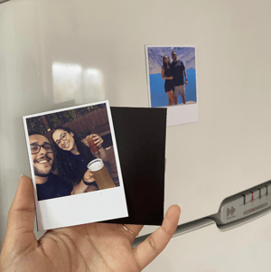 Foto estilo polaroide com imã Papel fotográfico com imã na parte traseira 9x7cm 4x0  Corte reto 
