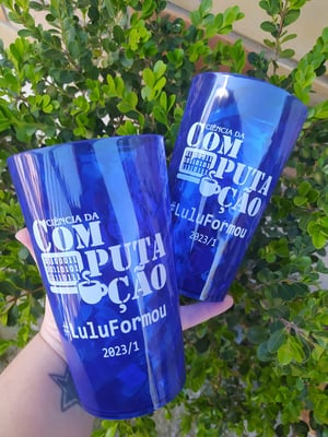 Copo twister 500ml     Serigrafia em uma cor - Arte única para todo o pedido • A cor do copo e tampa deve ser definida juntamente com o setor de arte após confirmação do pedido •