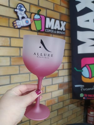 Taça Gin Degradê     Serigrafia em uma cor - Arte única para todo o pedido • A cor da taça deve ser definida juntamente com o setor de arte após confirmação do pedido •
