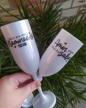TAÇA ESPUMANTE     Serigrafia em uma cor - Arte única para todo o pedido • A cor da taça deve ser definida juntamente com o setor de arte após confirmação do pedido •