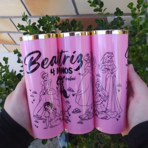 Copo long drink tradicional     Serigrafia em uma cor - Arte única para todo o pedido • A cor do copo e tampa deve ser definida juntamente com o setor de arte após confirmação do pedido •