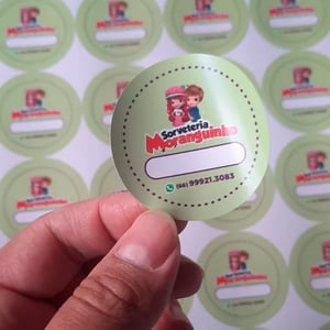 Adesivo em vinil com corte de contorno