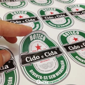 Adesivo em vinil com corte de contorno