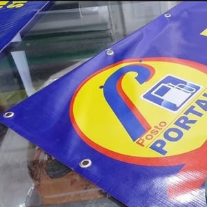 Lona Impressa Lona 440g  4x0 Brilho Reforço e Ilhós 