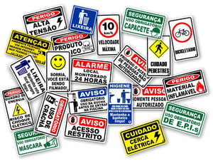 Placa em PVC 1mm PVC 1mm  4x0 Impressão resistente a sol e chuva Corte Reto Vinil Promocional ou Vinil Premium