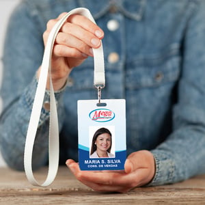 Crachá Personalizado 85x54mm PVC Branco 0,76mm Com Furo