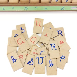 Brinquedo Educativo Alfabeto Móvel Degraus Cursivo MDF