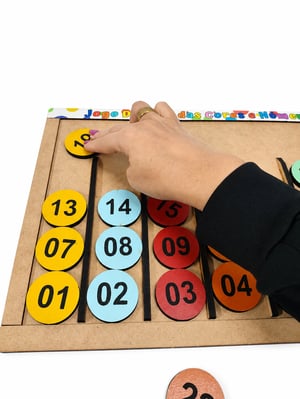 Brinquedo Educativo Tabuleiro Desafio Cores Números Grande Mdf