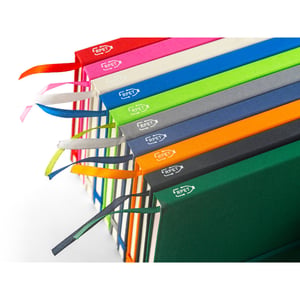 Caderno A5 de capa dura em PET 100% reciclado, com páginas pautadas recicladas