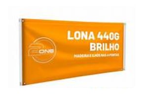 FAIXA LONA m² Lona  4x0  Madeira na lateral ou  bainha e ilhós 4x0 cor, com no mínimo 8 ilhós, para campanhas publicitárias.