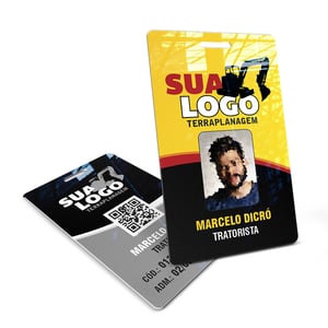 Crachá PVC 75g mm 91x59mm 4x1 colorido frente preto atrás Uv total frente  