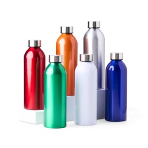 Garrafa Alumínio 800ml 18726  Esta garrafa de alumínio de 800ml é a escolha perfeita para quem valoriza praticidade no dia a dia. Com uma tampa rosqueável, ela oferece toda a segurança e facilidade para manter suas bebidas sempre à mão. Perfeita para quem busca qualidade e uma a    