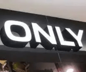 Letra Caixa Face Acrilica / Iluminada Aço Galvanizado Personalizado 4x0 C/ Pintura Automotiva Brilho Com Iluminação