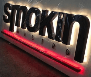 Logomarcas / Traços Caixa Alta em Aço Galvanizado Aço Galvanizado Personalizado 4x0 C/ Pintura Automotiva Brilho Com Iluminação