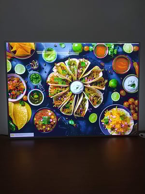 Quadro Luminoso Backlight A1 Vidro com borda de alumínio e iluminação em Led 59,4 x 84,1 centímetros 4x0 Impressão em Backlit Film Corte Reto 