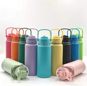 Garrafa Térmica inox 600ml bico duplo com capa protetora de silicone Aço inox Largura: 9,5 / Comprimento: 8cmcm/altura 23,5/ Pes 1x0 Pintura Pintura Gravação a Laser