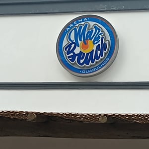 Logo em Caixa Backlight Sobreposição em Acrílico