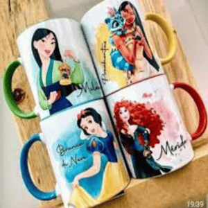 CANECA DE PORCELANA COM ALÇA E FUNDO COLORIDO PERSONALIZADA