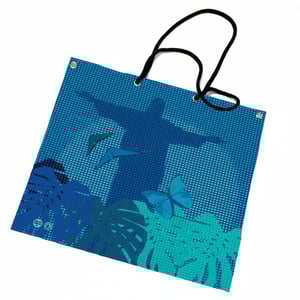 Bolsa Design Exclusivo - Asa Delta Lona Plástica com 280g. Bolsa em Lona Plástica de PVC com 45x50 cm. Impressão UV a 4/0 cores.  Corte reto. Solda Eletrônica Bolsa artesanal sem costura, sem cola e com alça/cordão 100% algodão.