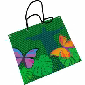 Bolsa Design Exclusivo - Borboleta Lona Plástica com 280g. Bolsa em Lona Plástica de PVC com 45x50 cm. Impressão UV a 4/0 cores.  Corte reto. Solda Eletrônica Bolsa artesanal sem costura, sem cola e com alça/cordão 100% algodão.