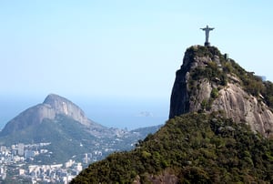 Poster COM BORDA ESPELHADA - Vista do Cristo 2 - para Montar Cartão 312g. 25x37 cm - Poster com chassi estruturado em cartão. Impressão UV a 4/0 cores. com Laminação, Corte Especial, *NECESITA DE MONTAGEM! BEM SIMPLES! Depois de montado está pronto para ir para a parede.