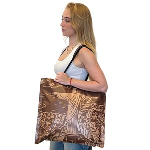 Charmosa Bolsa Design Exclusivo - Estampa Caramelo Lona Plástica de PVC, 45x50 cm. Impressão UV a 4/0 cores.   Bolsa artesanal sem costura, sem cola e com alça/cordão 100% algodão.