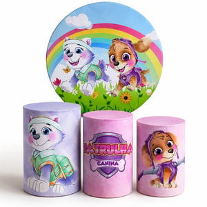 Kit Festa Patrulha Canina com Painel Redondo 1,5m e Capas para Trio de Cilindros Tecido Helanca Premium Capas de Tecido Cores vivas e ótima definição  Veste Fácil Imagem ilustrativa: bexigas, estruturas e itens decorativos não estão inclusos; o kit contém somente as capas de tecido para o painel redondo e o trio de cilindros.