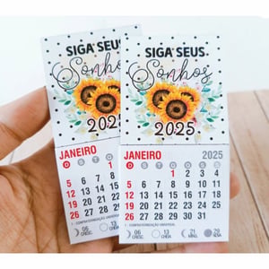 100 mini Calendários de Geladeira 2025 Temas Variados Papel Fotográfico 5 x 5cm  Brlhante Verso com ímã 